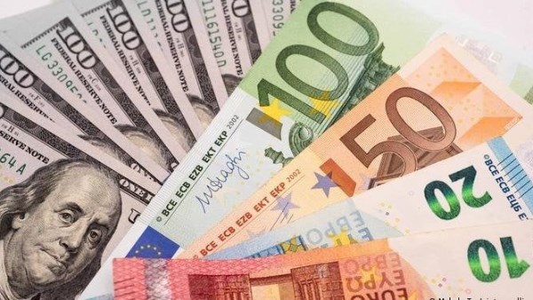 سعر اليورو يرتفع إلى 56.17 جنيه مقابل الجنيه المصري في البنوك سعر اليورو يرتفع إلى 56.17 جنيه مقابل الجنيه المصري في البنوك