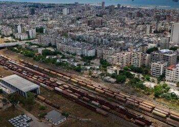 سوريا تعيد تأهيل 46 صهريج قمح للنقل عبر شبكة الخط الحديدي في طرطوس