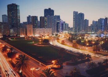 سوق عقارات الشارقة يسجل 8 مليار دولار تداولات بنمو 9.3% في 2026
