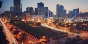 سوق عقارات الشارقة يسجل 8 مليار دولار تداولات بنمو 9.3% في 2026