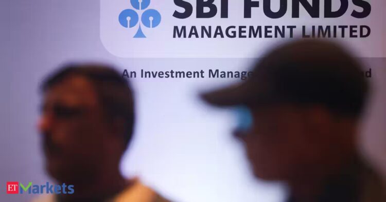 طرح SBI Funds IPO بسعر مخفض مقارنة بشركات إدارة الأصول المدرجة طرح SBI Funds IPO بسعر مخفض مقارنة بشركات إدارة الأصول المدرجة