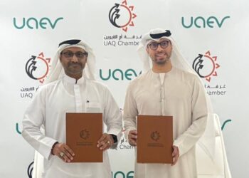 غرفة أم القيوين وشركة الإمارات توقعان اتفاقية لتوسيع محطات شحن المركبات الكهربائية