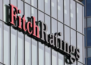 فيتش تحذر من استمرار تهديد الحرب على قطاع الشركات في السعودية
