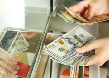 فيتنام تشدد الرقابة على سوق العملات الأجنبية للحد من المضاربة وتقلبات الأسعار