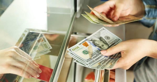 فيتنام تشدد الرقابة على سوق العملات الأجنبية للحد من المضاربة وتقلبات الأسعار فيتنام تشدد الرقابة على سوق العملات الأجنبية للحد من المضاربة وتقلبات الأسعار