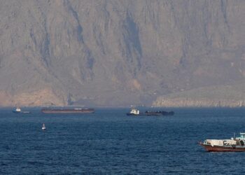 قطر للطاقة ترسل شحنة LNG عبر هرمز وتشتري مليار دولار من الشحنات الأميركية
