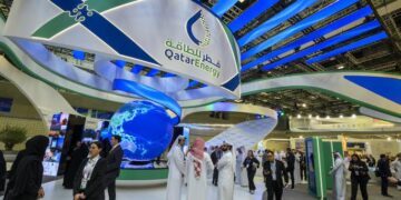 قطر للطاقة تمدد القوة القاهرة على 21 شحنة غاز مسال بملياري متر مكعب حتى سبتمبر