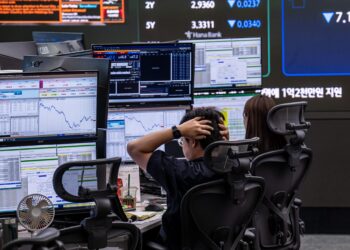 كوريا الجنوبية تسجل أكبر ارتفاع يومي في مؤشر KOSPI بنسبة 17.91% مع انقسام المستثمرين
