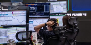 كوريا الجنوبية تسجل أكبر ارتفاع يومي في مؤشر KOSPI بنسبة 17.91% مع انقسام المستثمرين