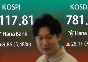 كوريا الجنوبية تفتح الأسهم مرتفعة بدعم قفزة مؤشر KOSPI 7150.26