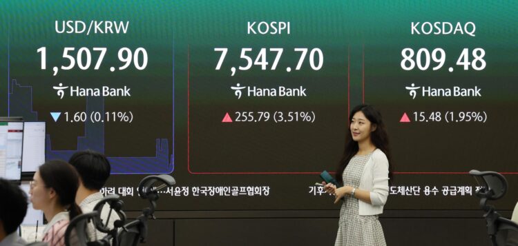 كوريا الجنوبية تفتح سوق الأسهم مرتفعة ومؤشر Kospi يصعد 246.02 نقطة كوريا الجنوبية تفتح سوق الأسهم مرتفعة ومؤشر Kospi يصعد 246.02 نقطة