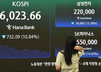 كوريا الجنوبية تهبط بمؤشر كوسبي أكثر من 10% مع تراجع أسهم شرائح الذاكرة