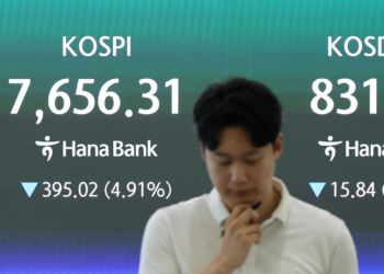 مؤشر Kospi يتراجع إلى 7656.31 رغم أرباح سامسونج القياسية في كوريا الجنوبية