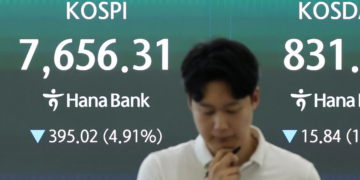 مؤشر Kospi يتراجع إلى 7656.31 رغم أرباح سامسونج القياسية في كوريا الجنوبية