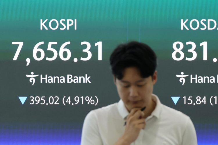 مؤشر Kospi يتراجع إلى 7656.31 رغم أرباح سامسونج القياسية في كوريا الجنوبية مؤشر Kospi يتراجع إلى 7656.31 رغم أرباح سامسونج القياسية في كوريا الجنوبية