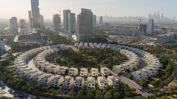 مبيعات المحلات التجارية في دبي ترتفع 145% بقيمة مليار دولار في النصف الأول 2026 مبيعات المحلات التجارية في دبي ترتفع 145% بقيمة مليار دولار في النصف الأول 2026