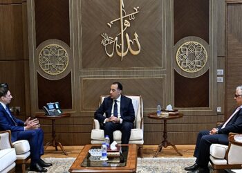 مصر ودبي العالمية تبحثان توسيع الاستثمارات في المنطقة الاقتصادية لقناة السويس