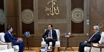 مصر ودبي العالمية تبحثان توسيع الاستثمارات في المنطقة الاقتصادية لقناة السويس