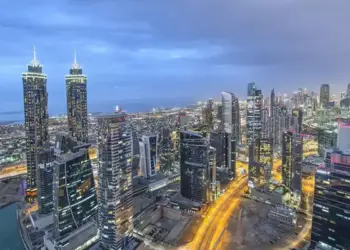 مقارنة سوق العقارات في دبي بين وسط المدينة والخليج التجاري وأسعار الشقق