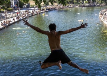 ميديا الصينية ترسل 20000 مكيف لتلبية طلب فرنسا في موجة حرارة 2026