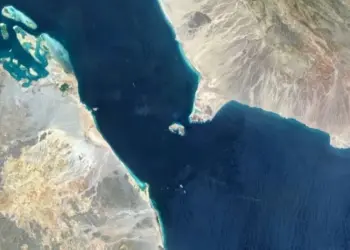 ناقلة عملاقة تحمل نفط سعودي تغادر البحر الأحمر عبر قناة السويس متجهة إلى آسيا