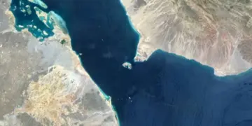 ناقلة عملاقة تحمل نفط سعودي تغادر البحر الأحمر عبر قناة السويس متجهة إلى آسيا