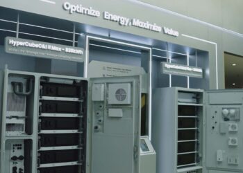 هيربرسترونغ تطلق حلول تخزين طاقة بسعة 835 كيلوواط ساعة في معرض The smarter E 2026