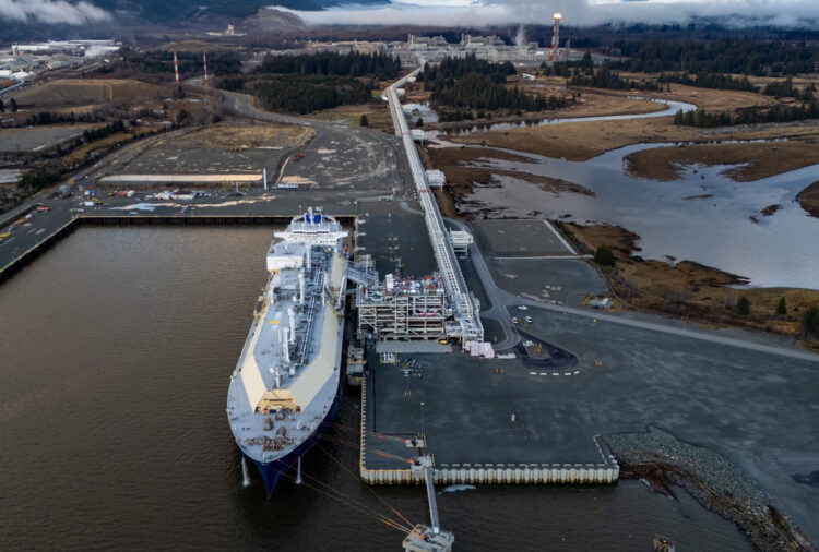 Apollo وBlackstone وKKR تتنافس لشراء حصة Shell في LNG Canada بقيمة 15 مليار دولار في 2026 Apollo وBlackstone وKKR تتنافس لشراء حصة Shell في LNG Canada بقيمة 15 مليار دولار في 2026