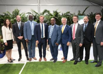 ECOnnect Energy توقع اتفاقية بنية تحتية عائمة للغاز الطبيعي المسال في جزر البهاما 2026