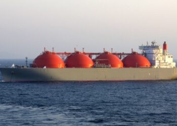 ECOnnect توقع اتفاق توريد محطة استيراد LNG عائمة للبهاماس في 2026