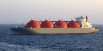 ECOnnect توقع اتفاق توريد محطة استيراد LNG عائمة للبهاماس في 2026