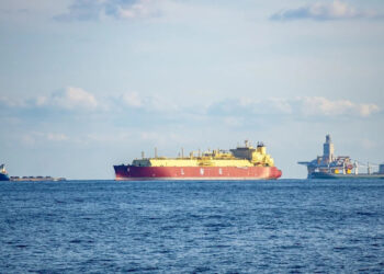 Golar LNG توقع اتفاقية بقيمة 2.45 مليار دولار لسفينة الغاز الطبيعي المسال العائمة الرابعة