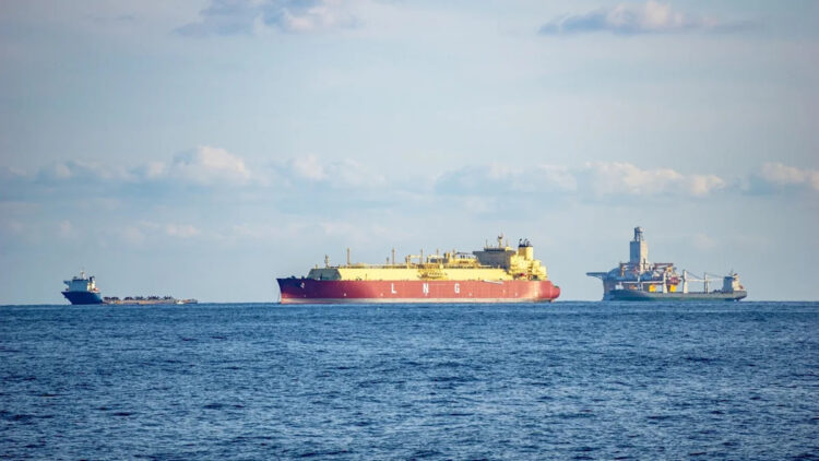 Golar LNG توقع اتفاقية بقيمة 2.45 مليار دولار لسفينة الغاز الطبيعي المسال العائمة الرابعة Golar LNG توقع اتفاقية بقيمة 2.45 مليار دولار لسفينة الغاز الطبيعي المسال العائمة الرابعة