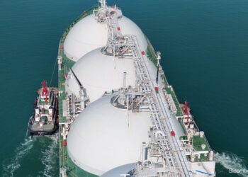 Petrovietnam Gas يستطلع موردي LNG لعقد خمس سنوات من 2027 بكميات 250-450 ألف طن متري