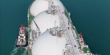 Petrovietnam Gas يستطلع موردي LNG لعقد خمس سنوات من 2027 بكميات 250-450 ألف طن متري