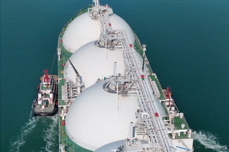 Petrovietnam Gas يستطلع موردي LNG لعقد خمس سنوات من 2027 بكميات 250-450 ألف طن متري Petrovietnam Gas يستطلع موردي LNG لعقد خمس سنوات من 2027 بكميات 250-450 ألف طن متري