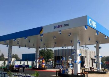 أداني توتال غاز ترفع أسعار CNG أربع روبيات للكيلوغرام بسبب ارتفاع كلفة LNG في 2026