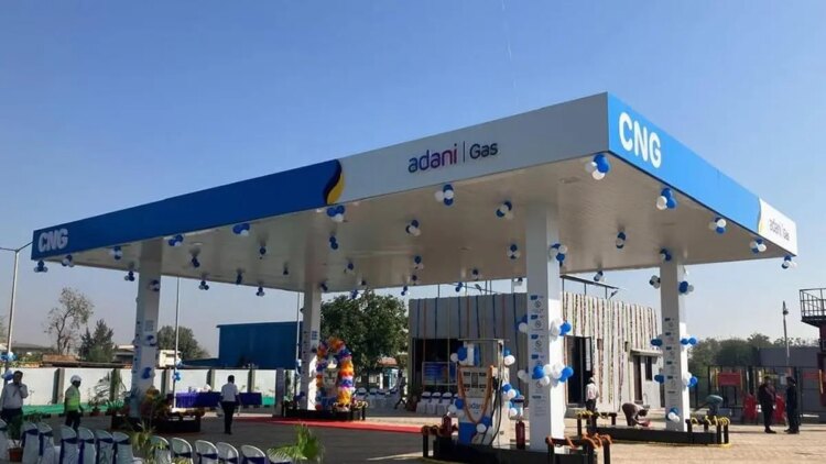 أداني توتال غاز ترفع أسعار CNG أربع روبيات للكيلوغرام بسبب ارتفاع كلفة LNG في 2026 أداني توتال غاز ترفع أسعار CNG أربع روبيات للكيلوغرام بسبب ارتفاع كلفة LNG في 2026