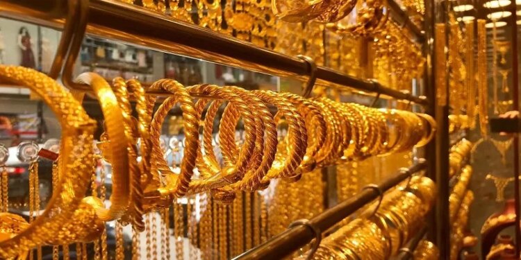 ارتفاع أسعار الذهب في سوريا والغرام عيار 21 يسجل 16000 ليرة دمشقياً ارتفاع سعر غرام الذهب 21 قيراط في دمشق إلى 15900 ليرة سورية