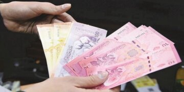 اقتصار استبدال الليرة القديمة في دمشق يثير مخاوف اقتصادية بسوريا