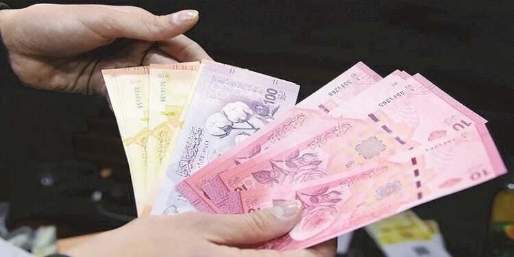 اقتصار استبدال الليرة القديمة في دمشق يثير مخاوف اقتصادية بسوريا اقتصار استبدال الليرة القديمة في دمشق يثير مخاوف اقتصادية بسوريا