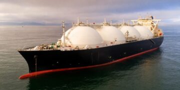 اللجنة الاقتصادية توافق على شراء 8 شحنات LNG وتوريد 5000 طن متري من LPG في 2026