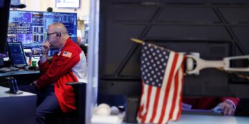 المستثمرون الكوريون يشترون 4.67 مليار دولار في صناديق أمريكية ذات رافعة ويفقدون 38.7 مليار دولار