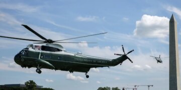 الهيئة الفيدرالية للطيران تحقق بحادث سلامة مروحية Marine One في واشنطن 2026
