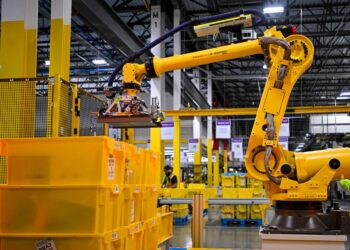 انخفاض حصص Fanuc بنسبة 19% في اليابان بسبب مخاوف المواد وخفض التوقعات