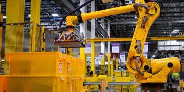 انخفاض حصص Fanuc بنسبة 19% في اليابان بسبب مخاوف المواد وخفض التوقعات