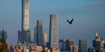 انخفاض عدد الأسر فائقة الثراء في بكين وشنغهاي إلى 34700 أسرة في 2025