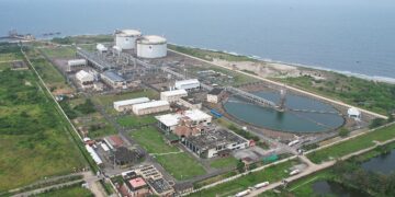 بترو نت توقف ثلاثة ناقلات LNG بسبب القوة القاهرة في عقود قطر حتى 2028