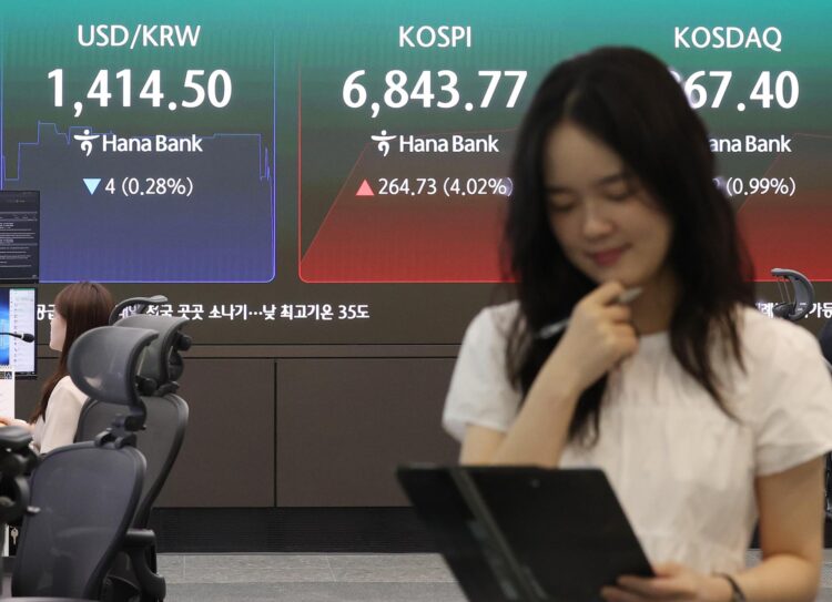 بورصة كوريا ترتفع 4.41 بالمئة مع قفزات سامسونج وSK هيونيكس في 2026 بورصة كوريا ترتفع 4.41 بالمئة مع قفزات سامسونج وSK هيونيكس في 2026