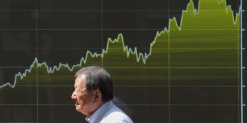 تدخل وزارة المالية اليابانية والبنك الأمريكي يدعم الين بعد تراجع 36% في 2026